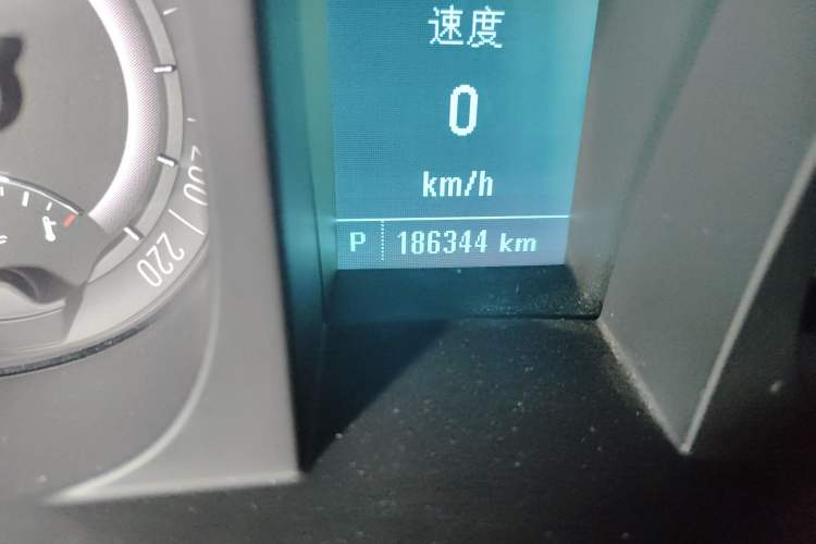 Used Buick GL8 2018 28T Prestige Version China VI Standard Odometer Close Up