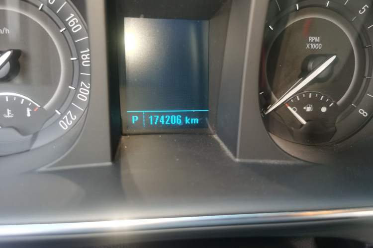 Used Buick GL8 2018 28T Luxury Model China VI Standard Odometer Close Up