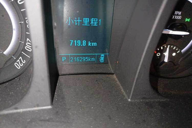 Used Buick GL8 2018 28T Comfort Model China VI Standard Odometer Close Up