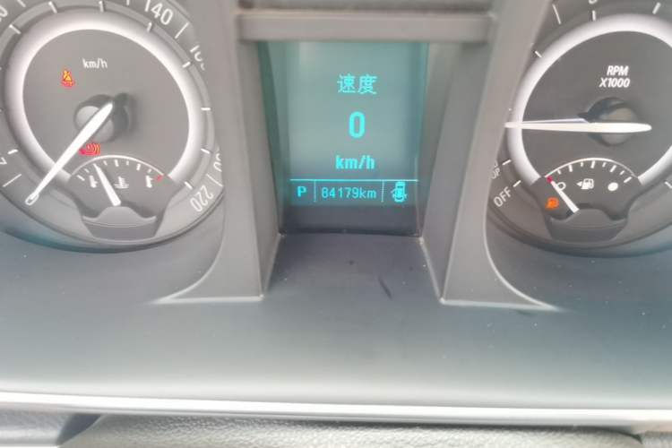 Used Buick GL8 2018 28T Comfort Model China VI Standard Odometer Close Up