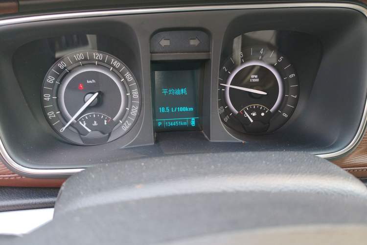 Used Buick GL8 2018 28T Luxury Model China VI Standard Odometer Close Up