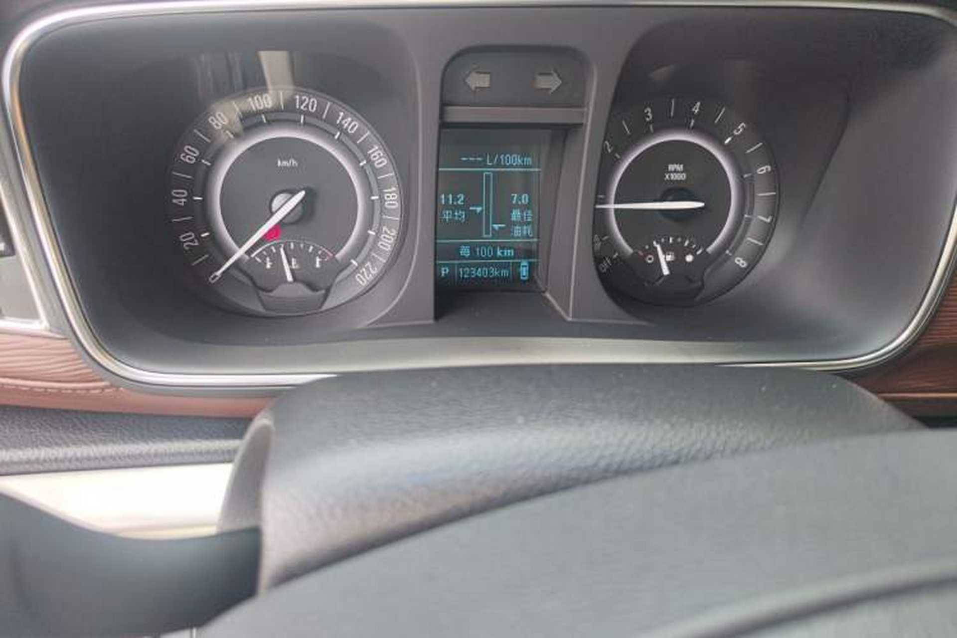 Used Buick GL8 2018 28T Luxury Model China VI Standard Odometer Close Up
