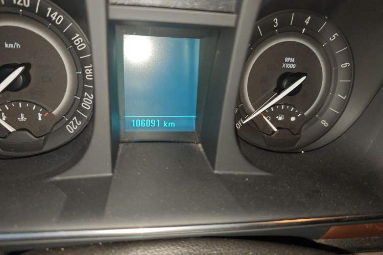 Used Buick GL8 2018 28T Luxury Model China VI Standard Odometer Close Up