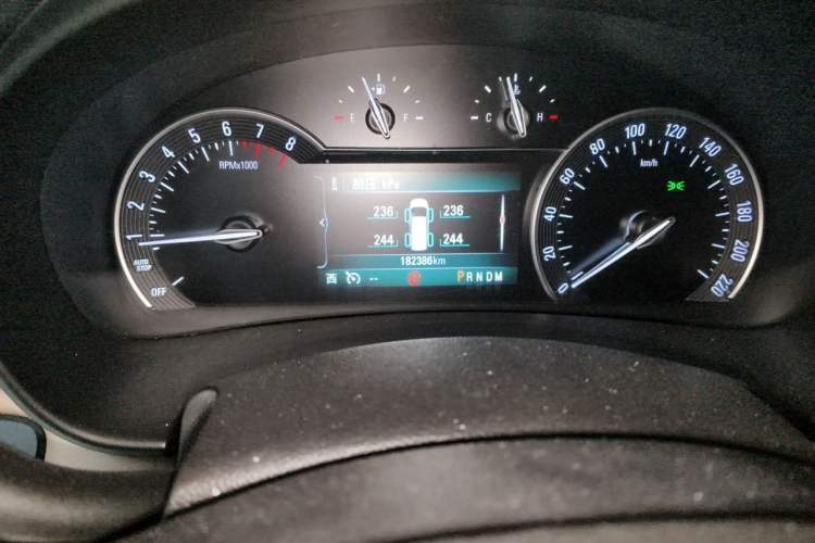 Used Buick GL8 2018 ES 28T Luxury Model China VI Standard Odometer Close Up