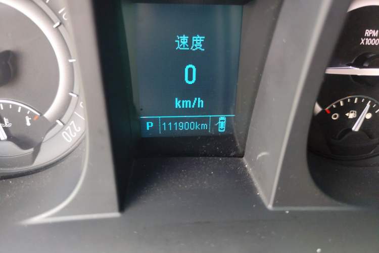 Used Buick GL8 2018 28T Luxury Model China VI Standard Odometer Close Up