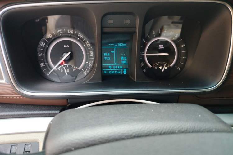 Used Buick GL8 2018 28T Comfort Model China VI Standard Odometer Close Up