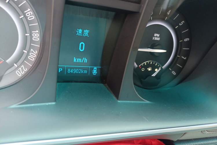 Used Buick GL8 2018 28T Luxury Model China VI Standard Odometer Close Up