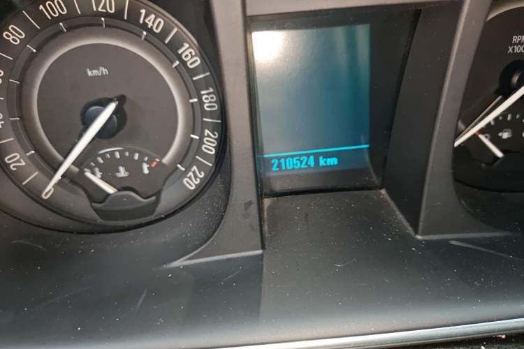 Used Buick GL8 2018 28T Comfort Model China VI Standard Odometer Close Up