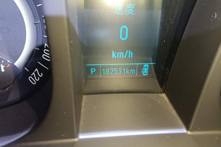 Used Buick GL8 2018 28T Luxury Model China VI Standard Odometer Close Up
