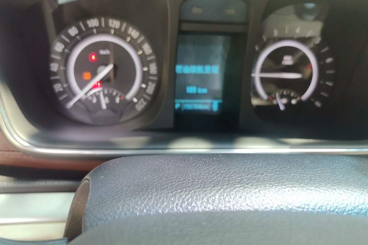 Used Buick GL8 2018 28T Luxury Model China VI Standard Odometer Close Up