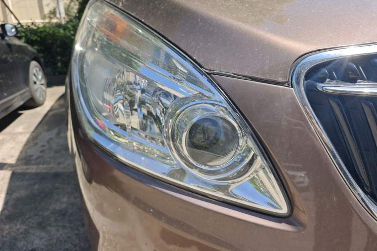 Used Buick GL8 2018 28T Luxury Model China VI Standard Right Front Headlight