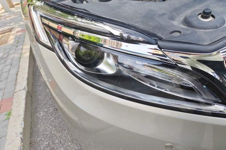 Used Buick GL8 2018 ES 28T Comfort Model China VI Standard Right Front Headlight