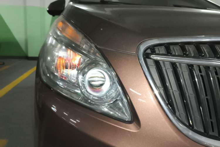 Used Buick GL8 2018 28T Comfort Model China VI Standard Right Front Headlight