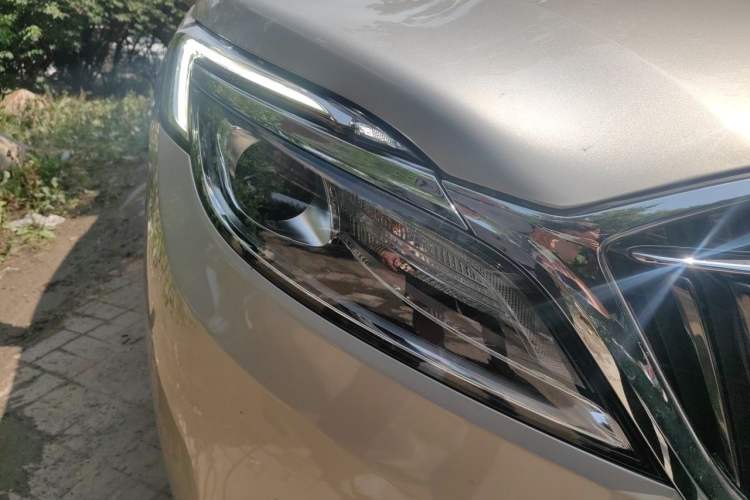 Used Buick GL8 2018 ES 28T Comfort Model China VI Standard Right Front Headlight