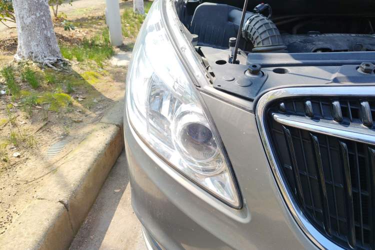 Used Buick GL8 2018 28T Luxury Model China VI Standard Right Front Headlight