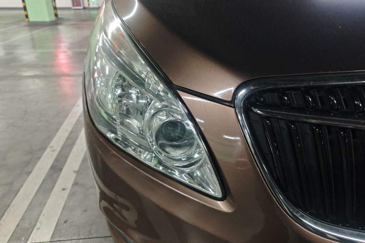Used Buick GL8 2018 28T Luxury Model China VI Standard Right Front Headlight