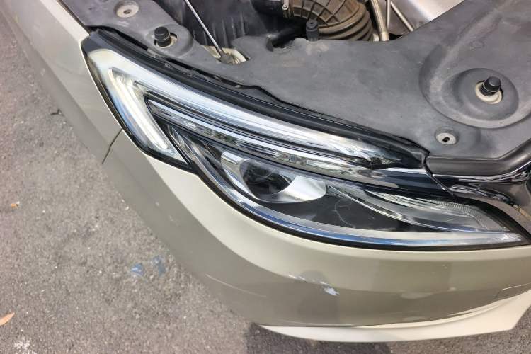 Used Buick GL8 2018 ES 28T Comfort Model China VI Standard Right Front Headlight