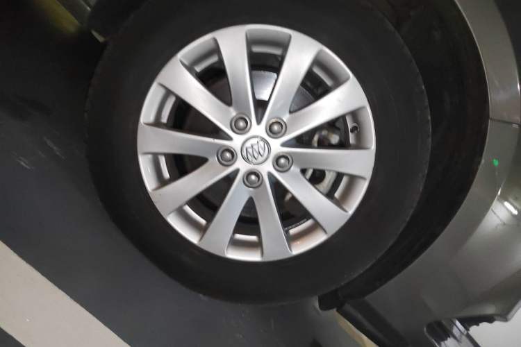 Used Buick GL8 2018 28T Luxury Model China VI Standard Right Front Wheel Hub