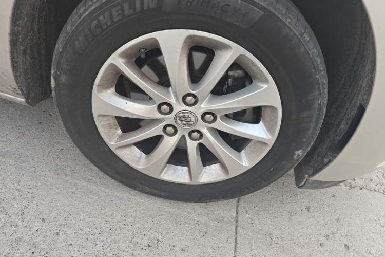 Used Buick GL8 2018 ES 28T Premium Model China VI Standard Right Front Wheel Hub