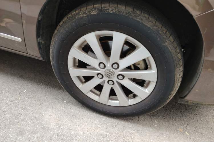 Used Buick GL8 2018 28T Comfort Model China VI Standard Right Front Wheel Hub