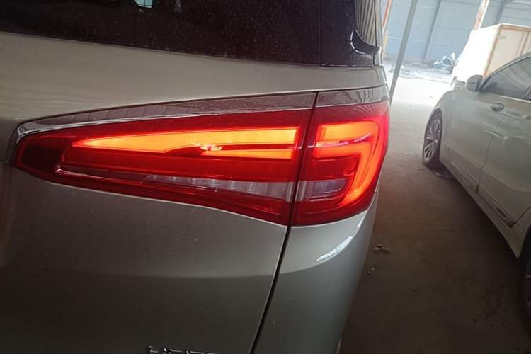 Used Buick GL8 2018 ES 28T Luxury Model China VI Standard Right Rear Taillight