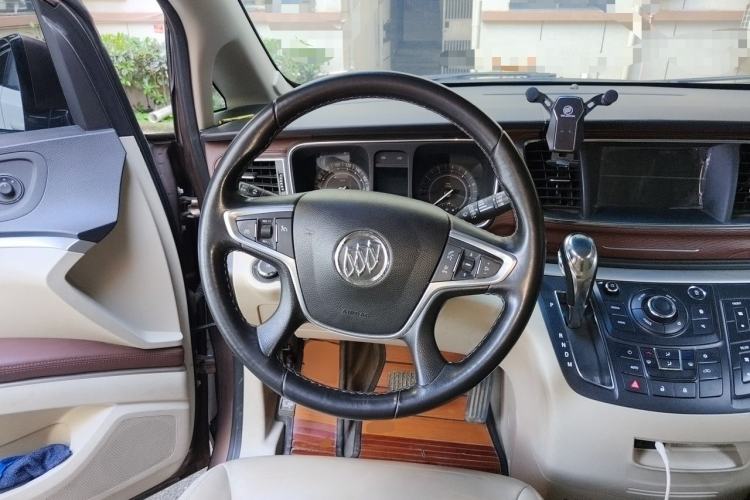 Used Buick GL8 2018 28T Luxury Model China VI Standard Steering Wheel