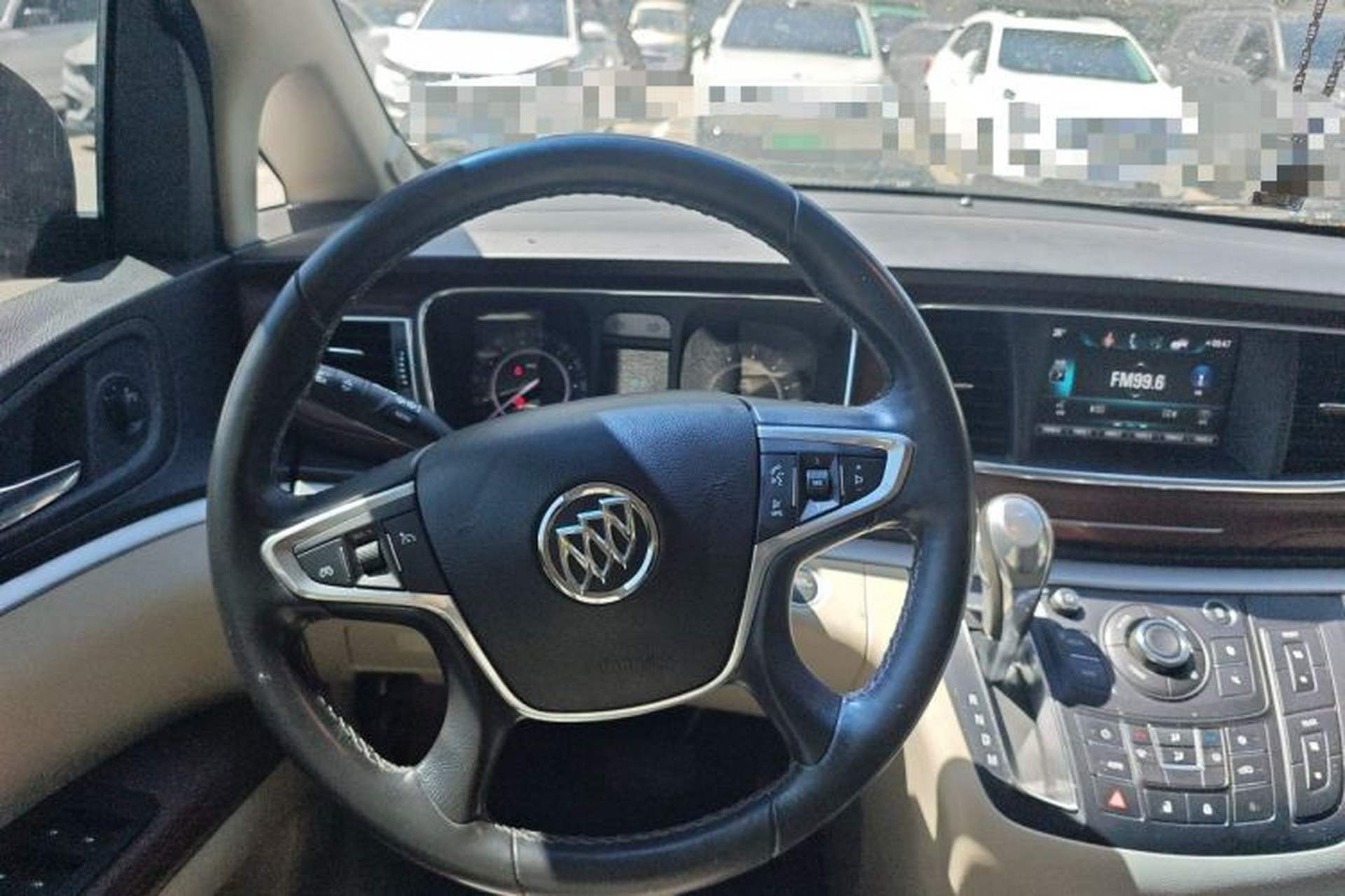 Used Buick GL8 2018 28T Luxury Model China VI Standard Steering Wheel