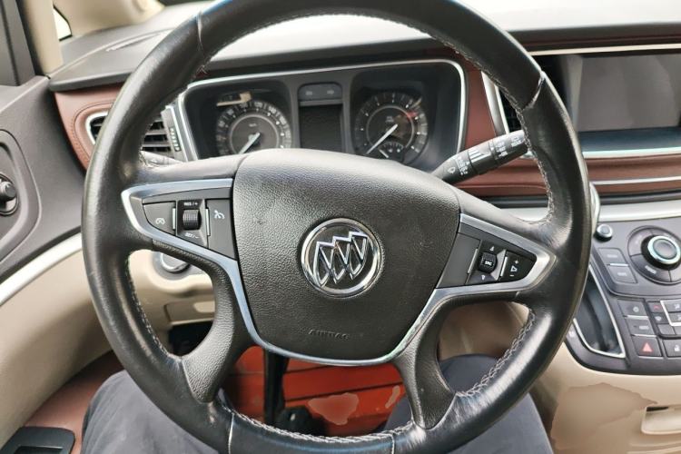 Used Buick GL8 2018 28T Luxury Model China VI Standard Steering Wheel