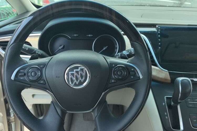 Used Buick GL8 2018 ES 28T Comfort Model China VI Standard Steering Wheel