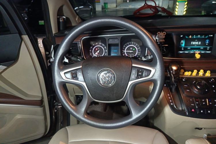 Used Buick GL8 2018 28T Comfort Model China VI Standard Steering Wheel