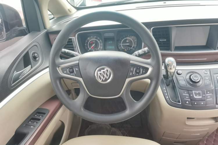 Used Buick GL8 2018 28T Comfort Model China VI Standard Steering Wheel