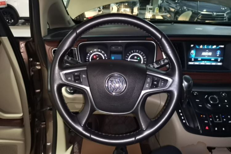 Used Buick GL8 2018 28T Luxury Model China VI Standard Steering Wheel