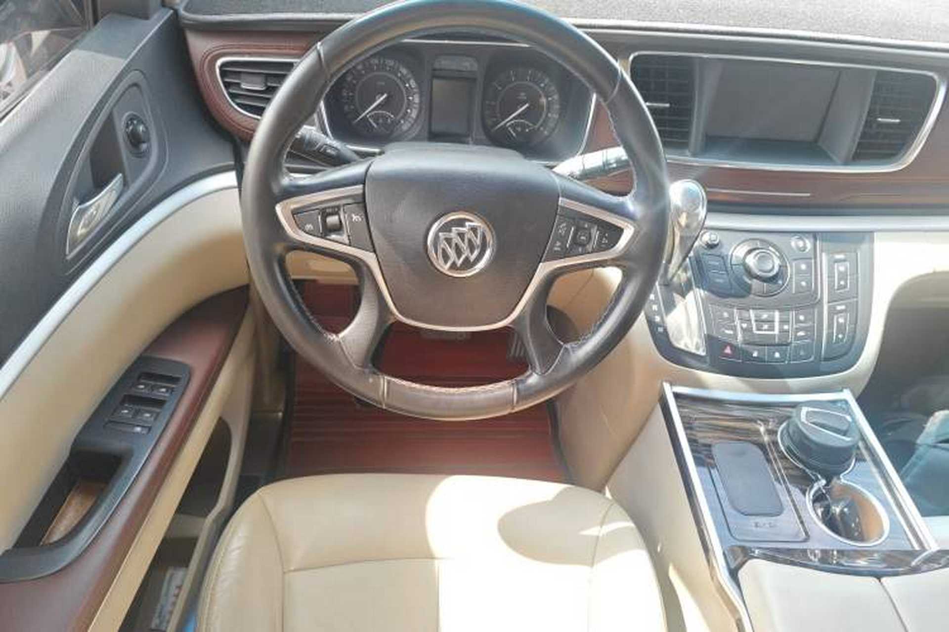 Used Buick GL8 2018 28T Luxury Model China VI Standard Steering Wheel