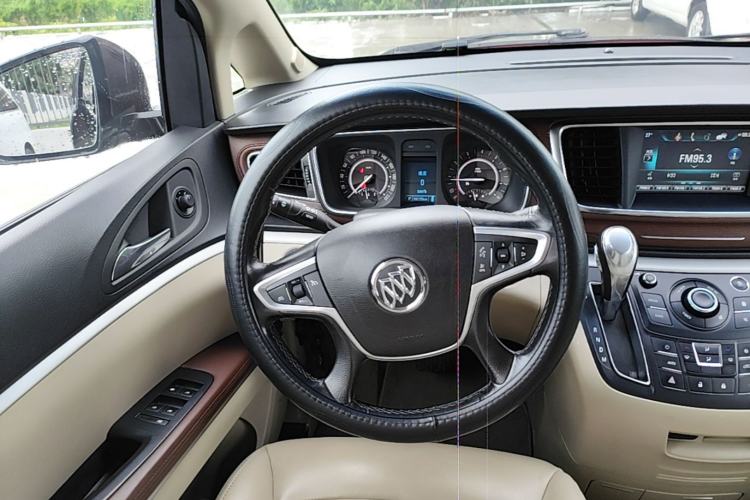 Used Buick GL8 2018 28T Luxury Model China VI Standard Steering Wheel
