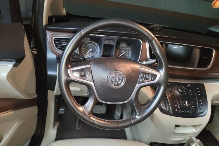 Used Buick GL8 2018 28T Luxury Model China VI Standard Steering Wheel