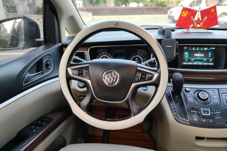 Used Buick GL8 2018 28T Luxury Model China VI Standard Steering Wheel