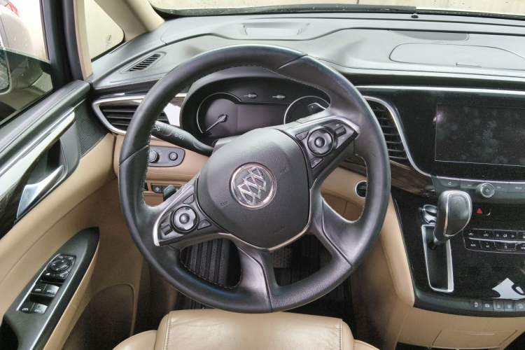 Used Buick GL8 2018 ES 28T Flagship Model China VI Standard Steering Wheel