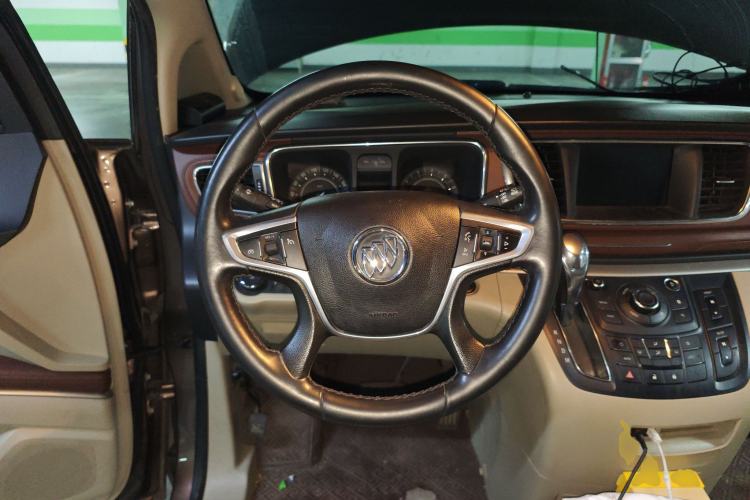 Used Buick GL8 2018 28T Luxury Model China VI Standard Steering Wheel
