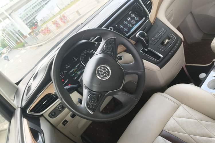 Used Buick GL8 2018 ES 28T Comfort Model China VI Standard Steering Wheel