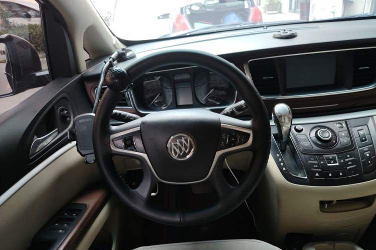 Used Buick GL8 2018 28T Comfort Model China VI Standard Steering Wheel