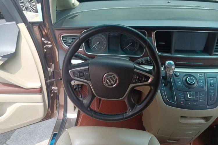 Used Buick GL8 2018 28T Luxury Model China VI Standard Steering Wheel