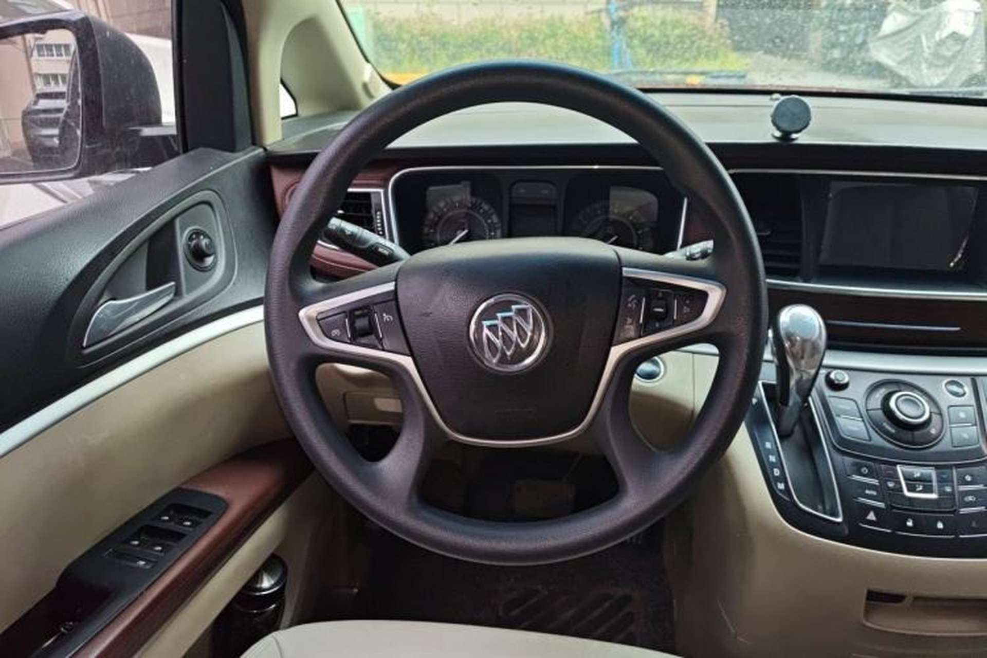 Used Buick GL8 2018 28T Comfort Model China VI Standard Steering Wheel