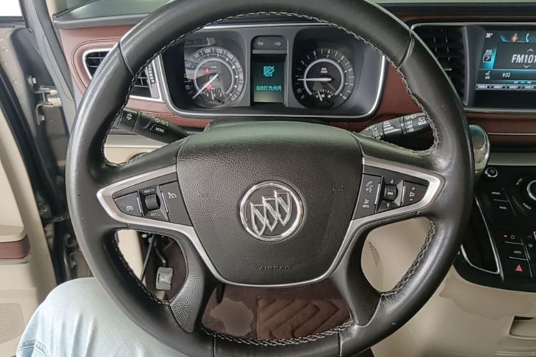 Used Buick GL8 2018 28T Luxury Model China VI Standard Steering Wheel
