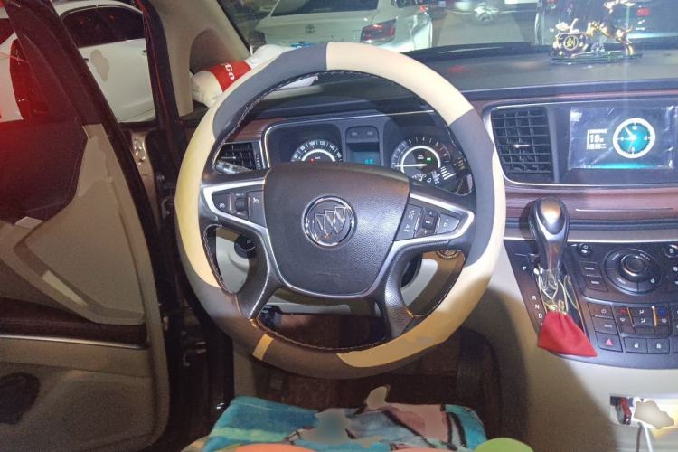 Used Buick GL8 2018 28T Luxury Model China VI Standard Steering Wheel