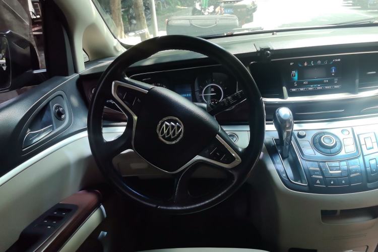 Used Buick GL8 2018 28T Luxury Model China VI Standard Steering Wheel