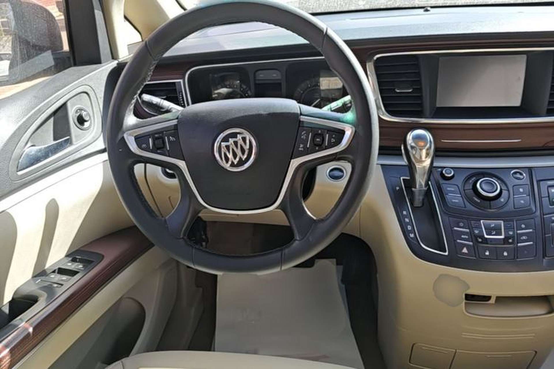 Used Buick GL8 2018 28T Luxury Model China VI Standard Steering Wheel