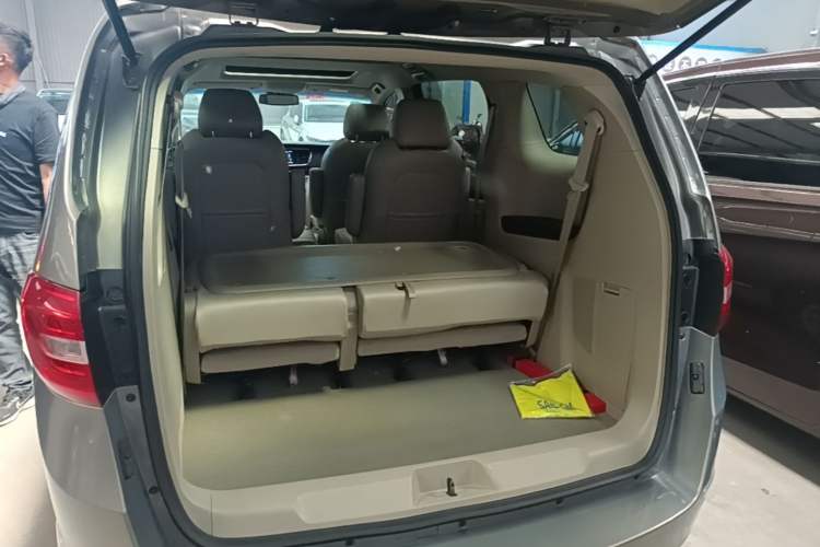 Used Buick GL8 2018 28T Luxury Model China VI Standard Trunk