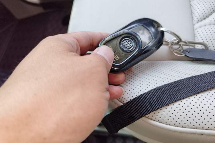 Used Buick GL8 2018 ES 28T Comfort Model China VI Standard Vehicle Key