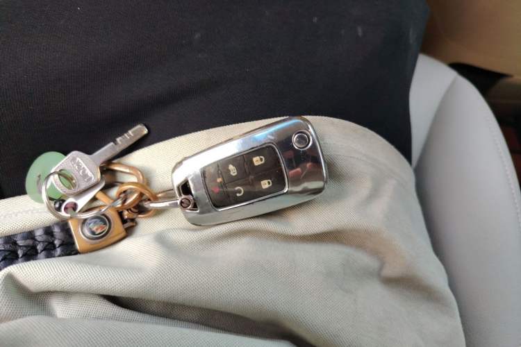 Used Buick GL8 2018 28T Luxury Model China VI Standard Vehicle Key