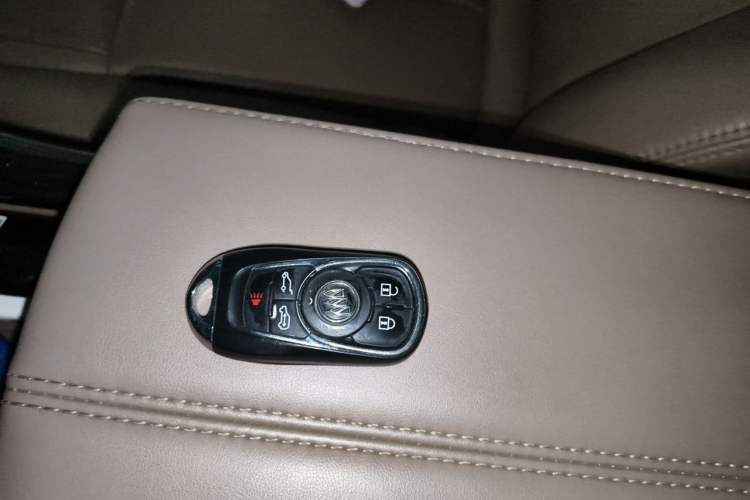 Used Buick GL8 2018 ES 28T Luxury Model China VI Standard Vehicle Key